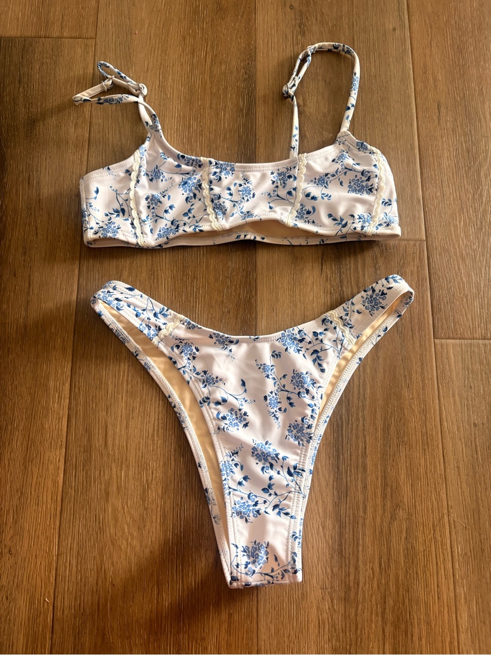 Floral Blue & White Bikini Set — Zaful